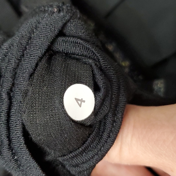 Lululemon cute pleated bottom skirt size 4 - Picture 8 of 11